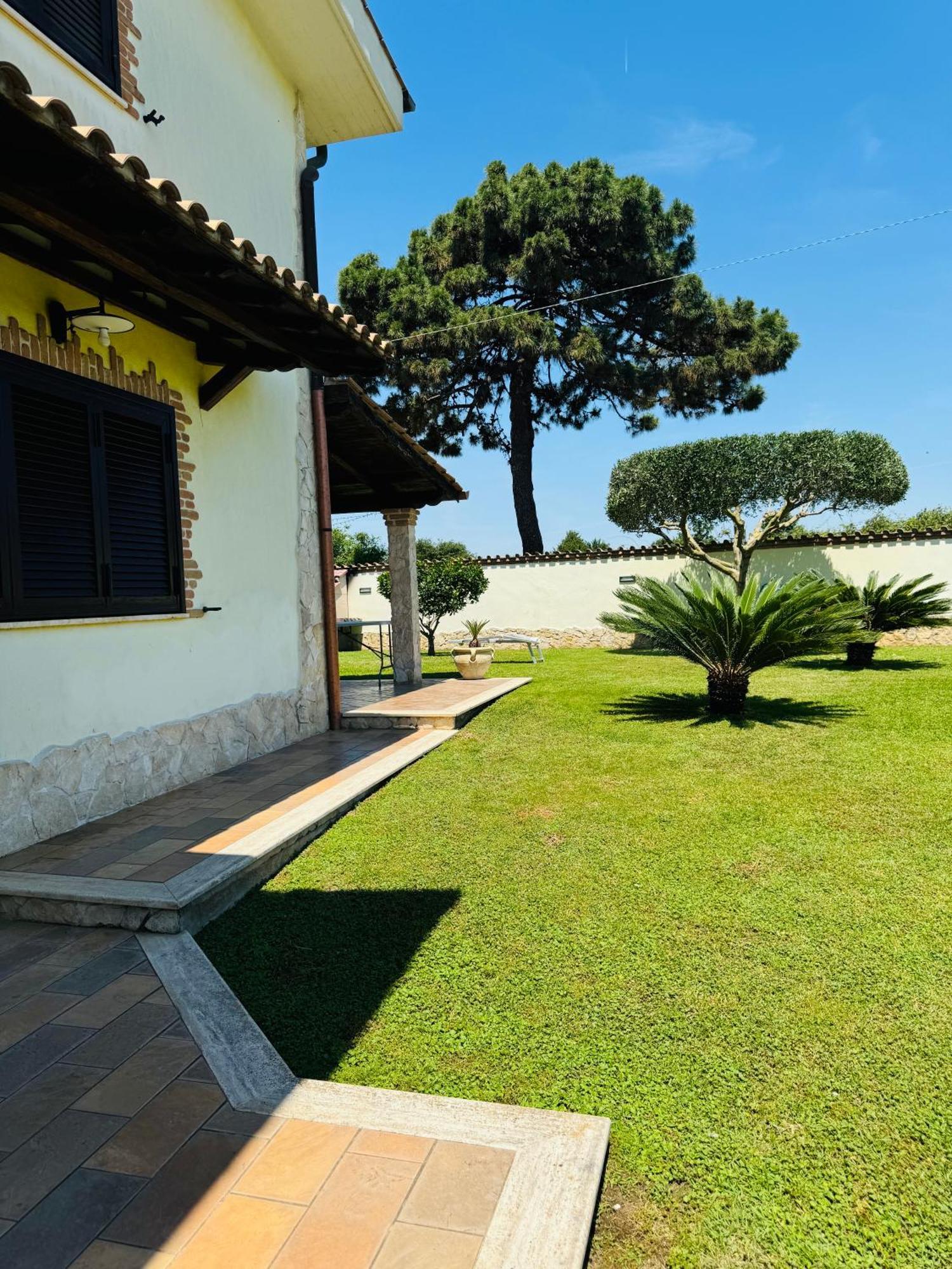 Gold House Luxury Anzio Villa Luaran gambar